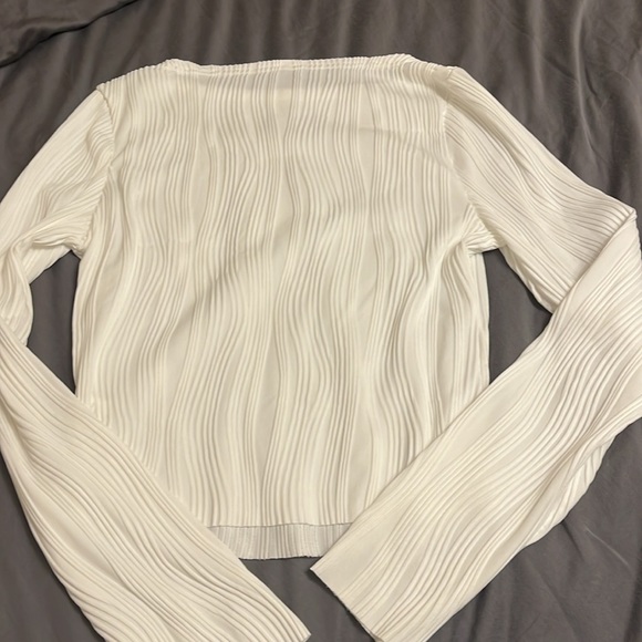 White Textured long sleeves (Amazon) - Picture 3 of 3